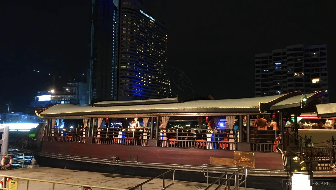 night view of apsara cruise boat in bangkok