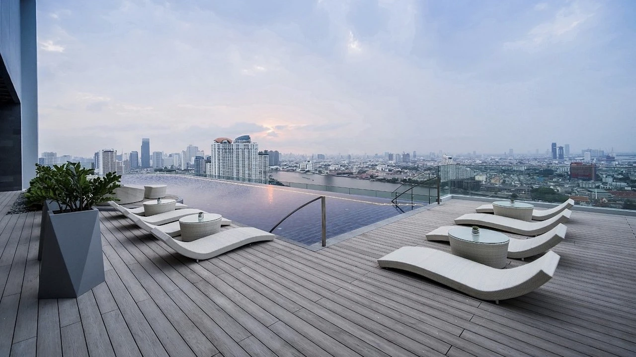 long chairs and infinity pool at avani riverside bangkok