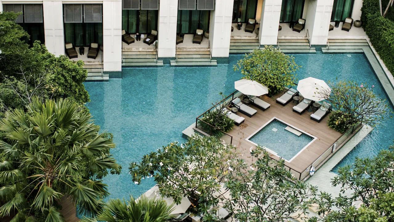 swimming pool at siam kempinski bangkok