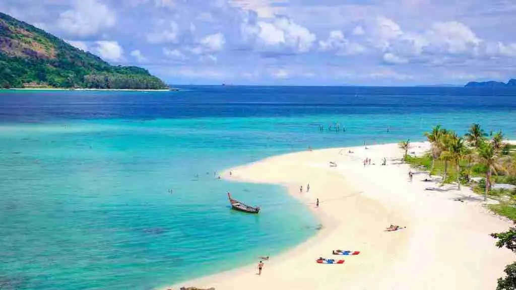 beach in Koh Lipe island in Thailand