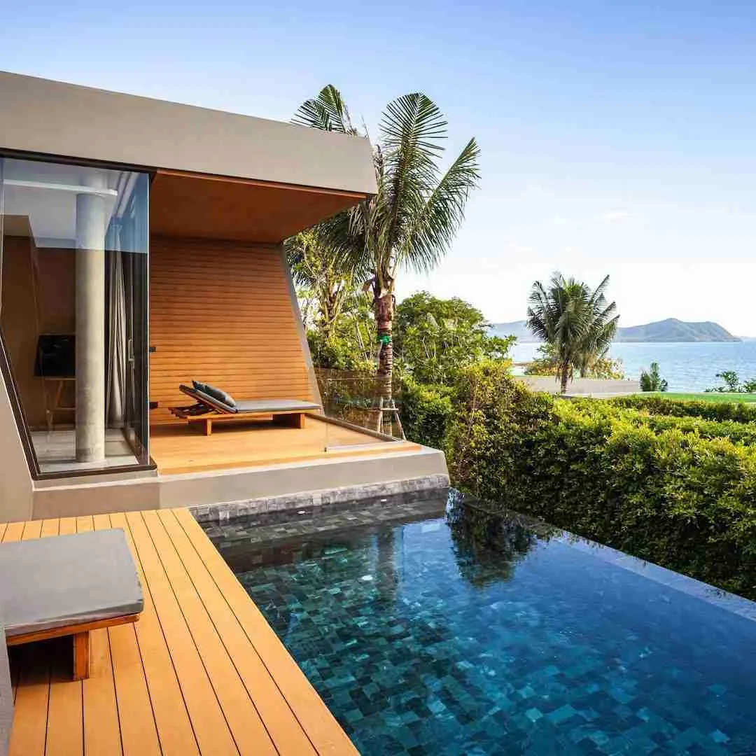 infinity pool with seaview of a private pool villa in Pattaya
