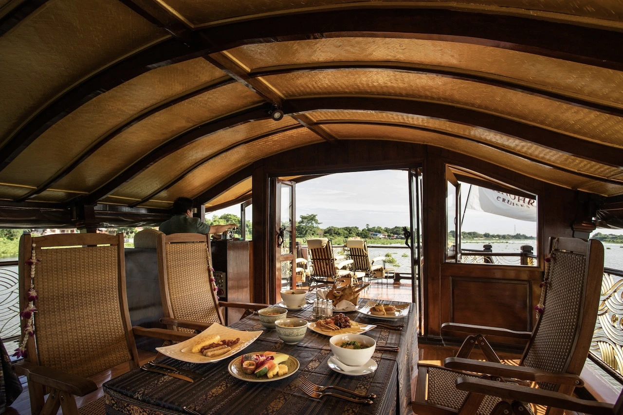 luxury dinning room of loy pela voyages cruise boat in bangkok
