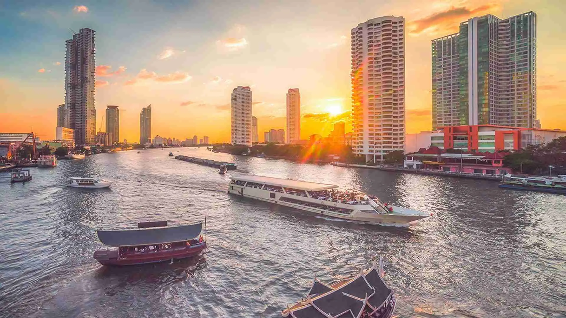 luxury boat party cruise in Bangkok during the sunset