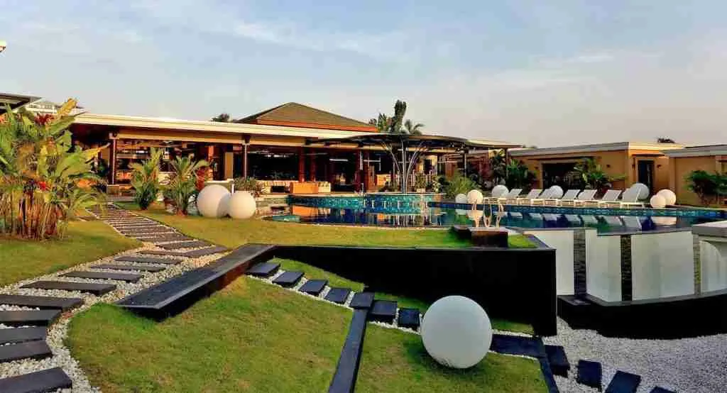 luxury private party pool villa in Pattaya during the day