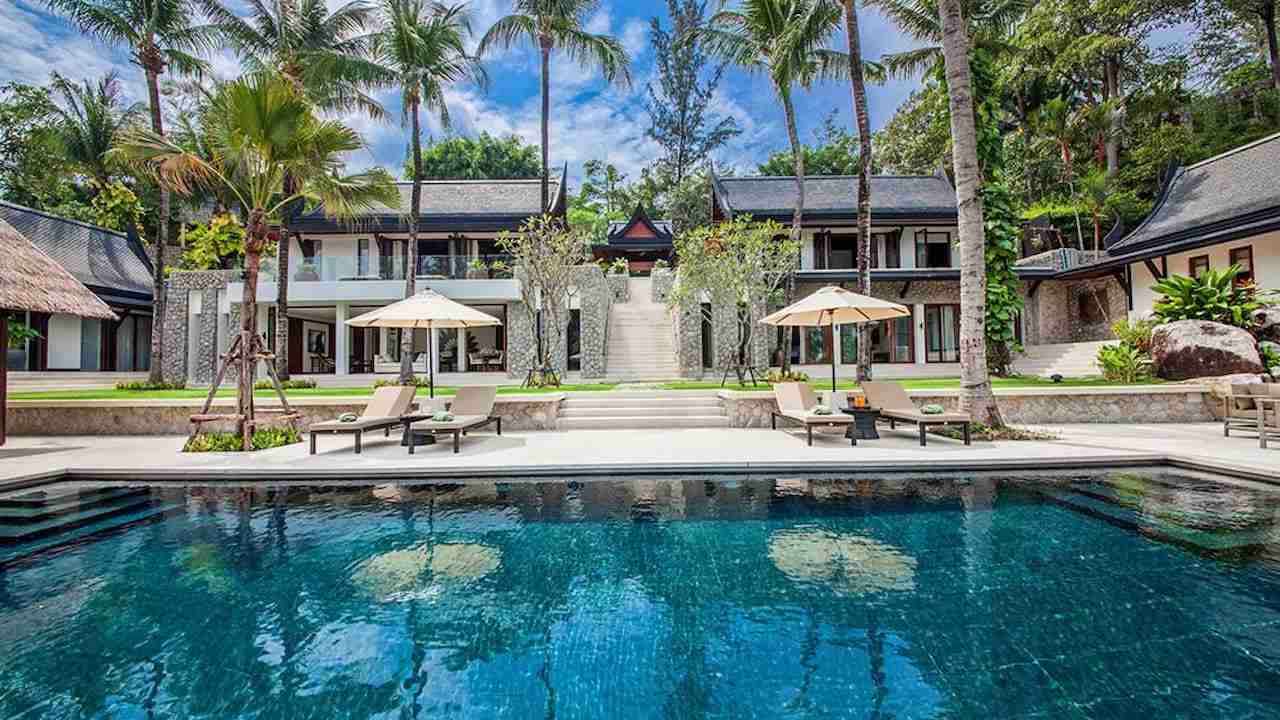 exterior of a 6 bedroom luxury villa in Phuket