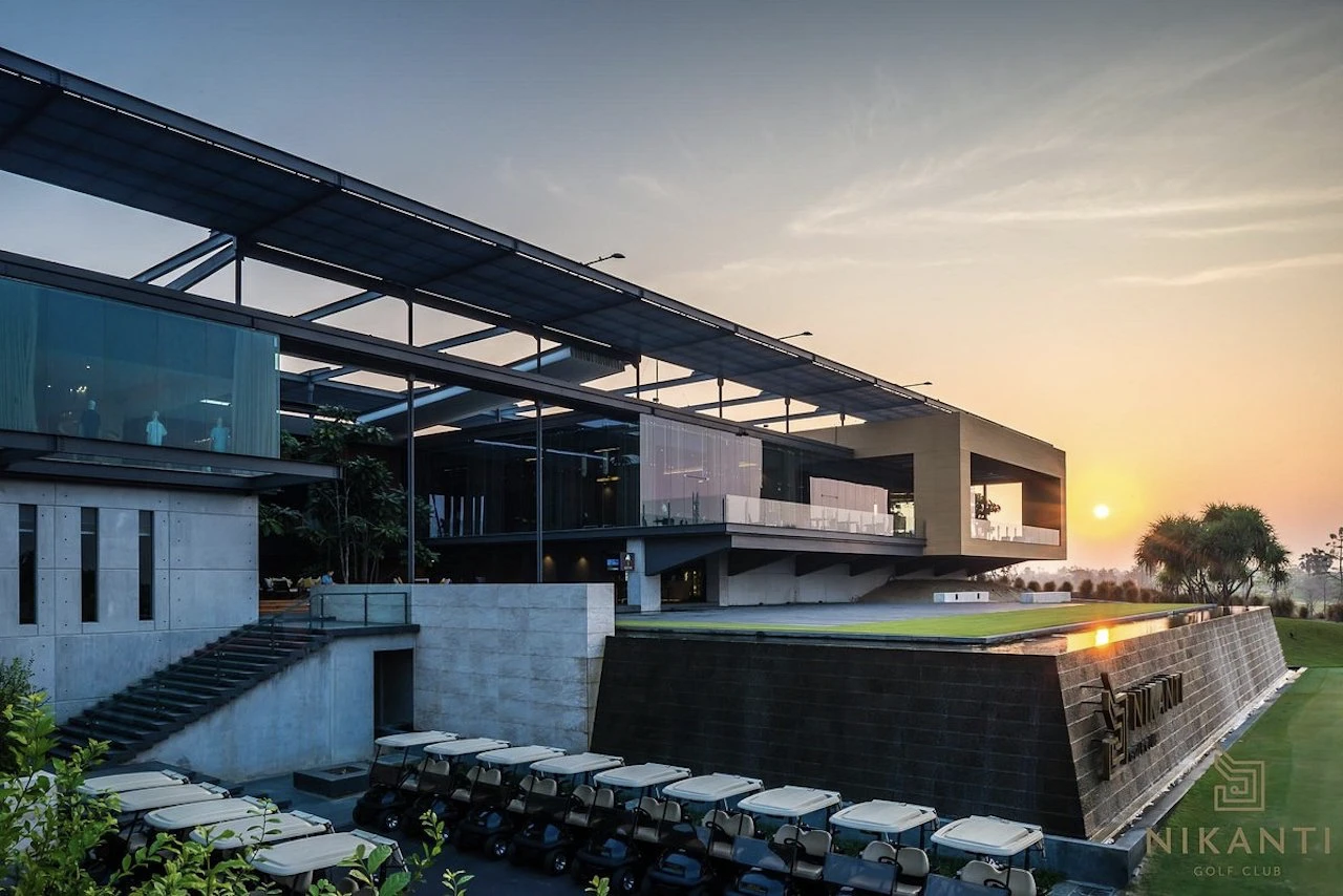 close view of nikanti golf club country club