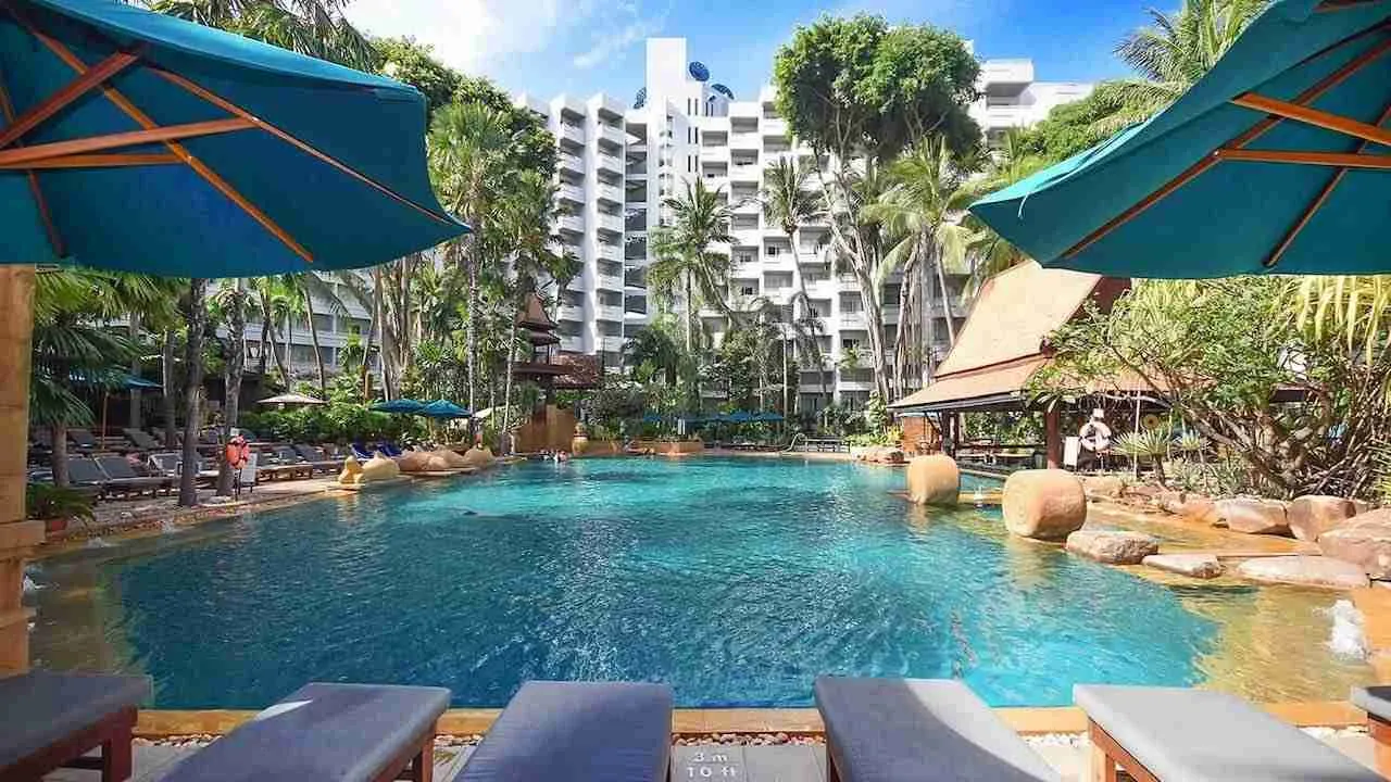 pool of avani hotel in Pattaya