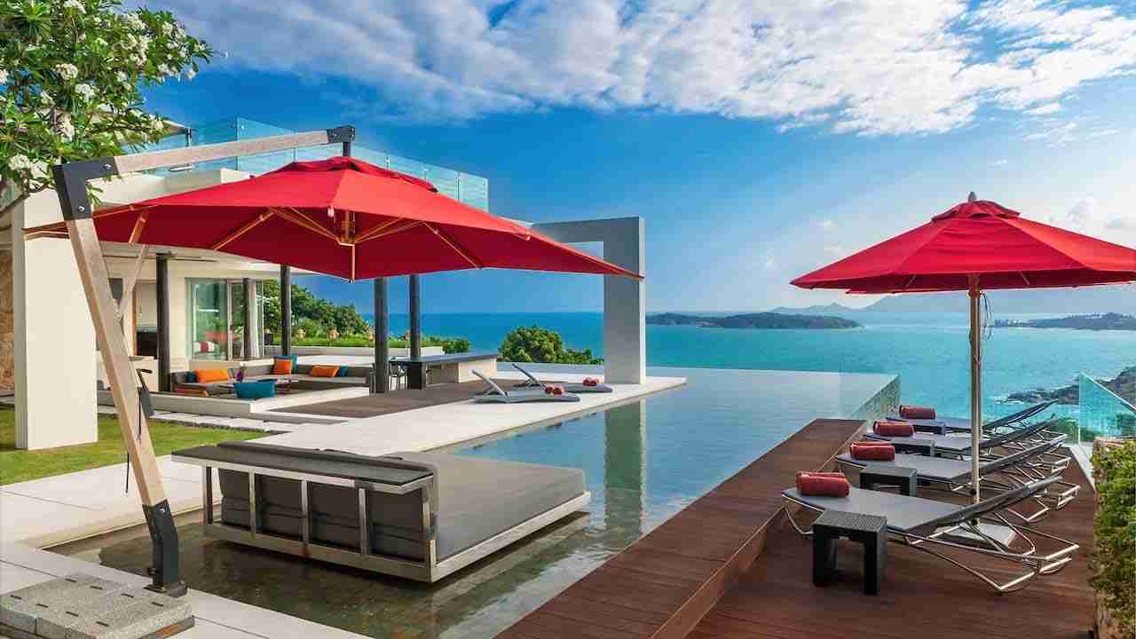 pool and sea view of the beach villa Sangkachai in Samui Thailand